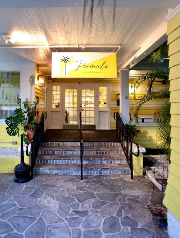 Peninsula Bed & Cocktails