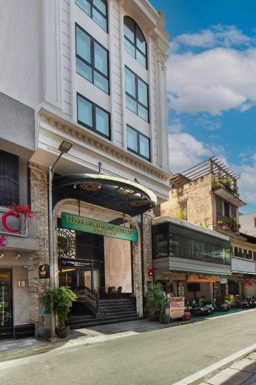 MAY DE VILLE Crown Hotel