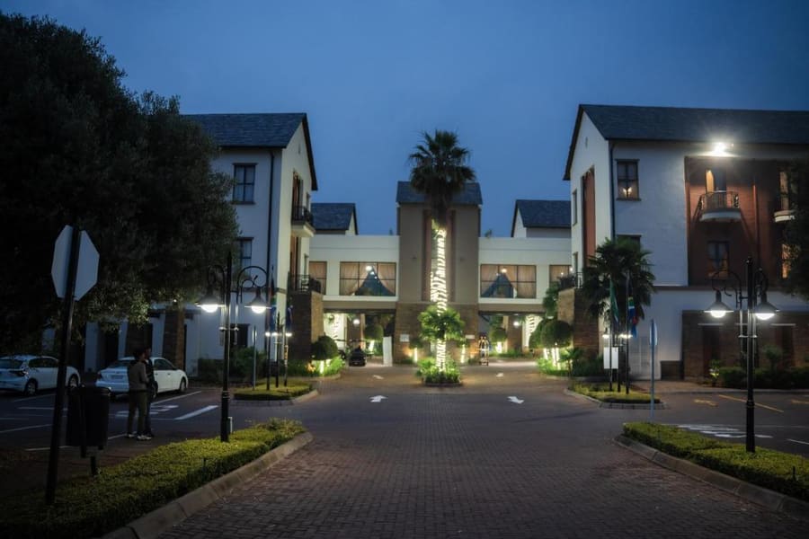 Tayfin Royale Hotel & Conference Centre